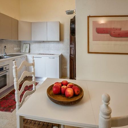 Апартаменты La Residenza In Piazza Grande Фолиньо Экстерьер фото